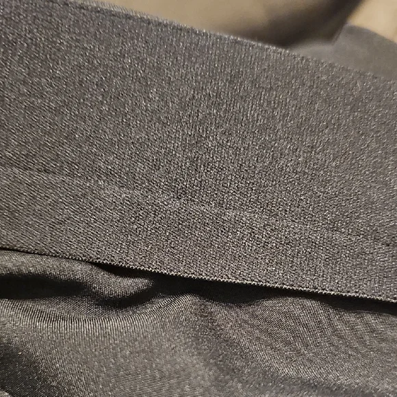 Greg Norman Men's Black Shorts.  Size 36 - Picture 9 of 9